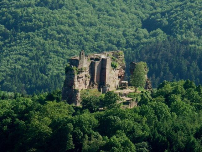 Du château fort au château de plaisance - Décoder les églises et les  châteaux